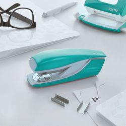 LEITZ Agrafeuse WOW Coloris menthe Capacité 30 feuilles