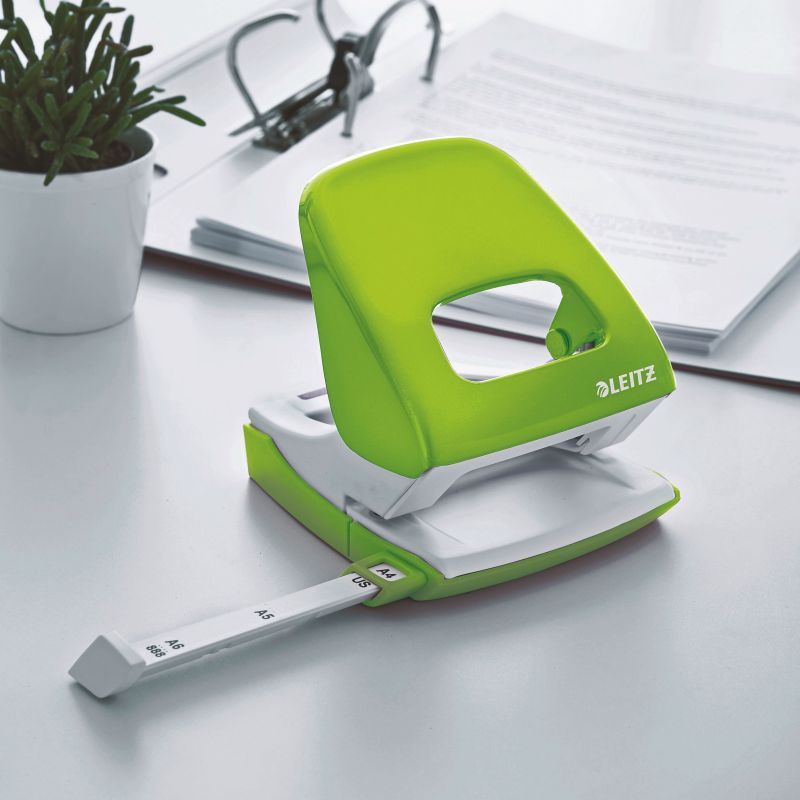 LEITZ Perforateur Vert anis Capacité 30 feuilles LEITZ Perforateur Vert anis Capacité 30 feuilles